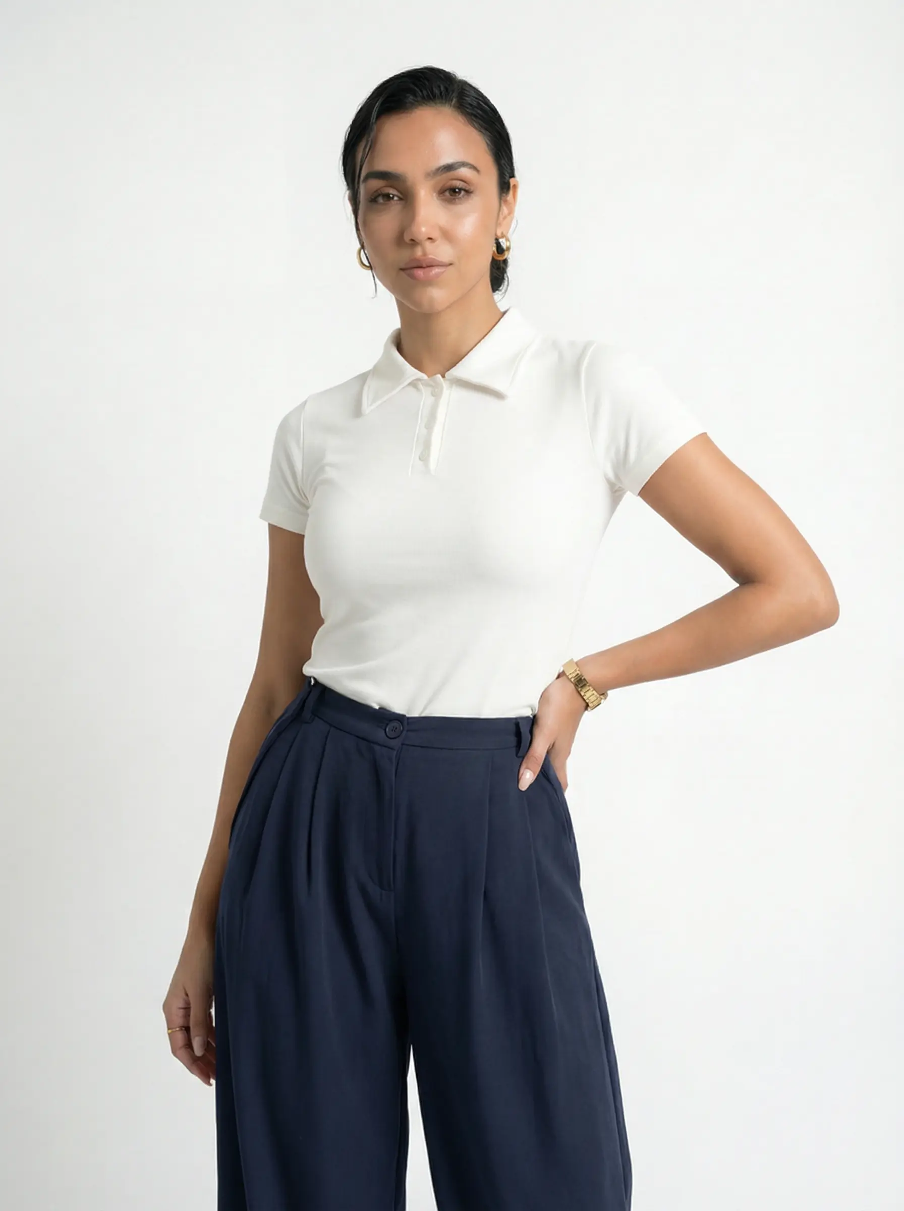 بلوزة وايت بيسك