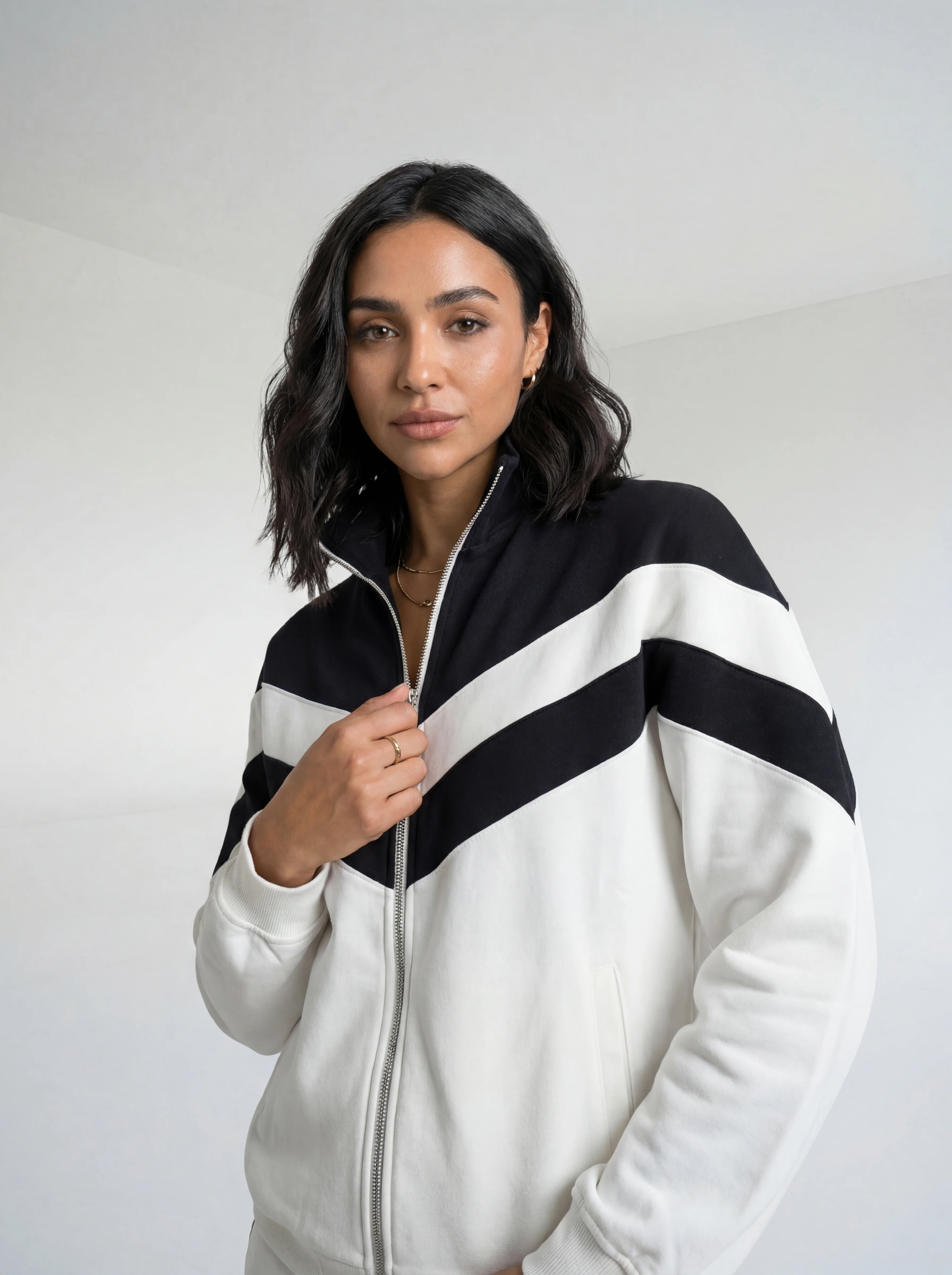 طقم أبيض كلاسيك