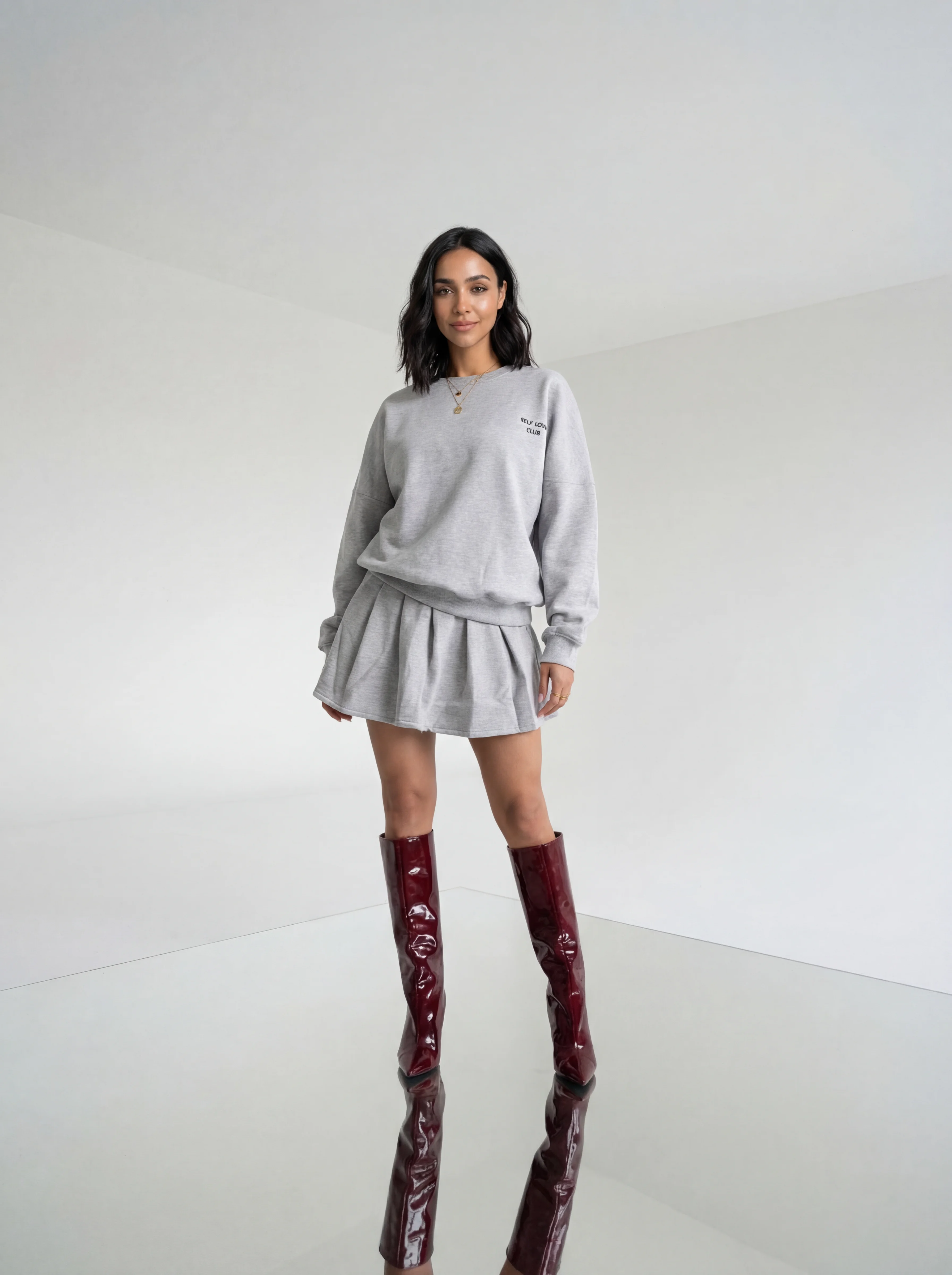 طقم رمادي ناعم