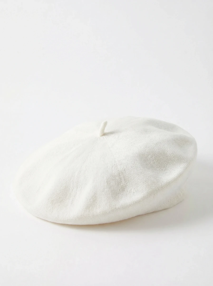 قبعة بيريه ابيض