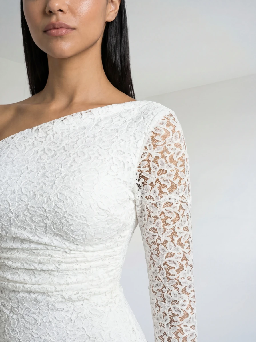 فستان كتف واحد دانتيل أبيض