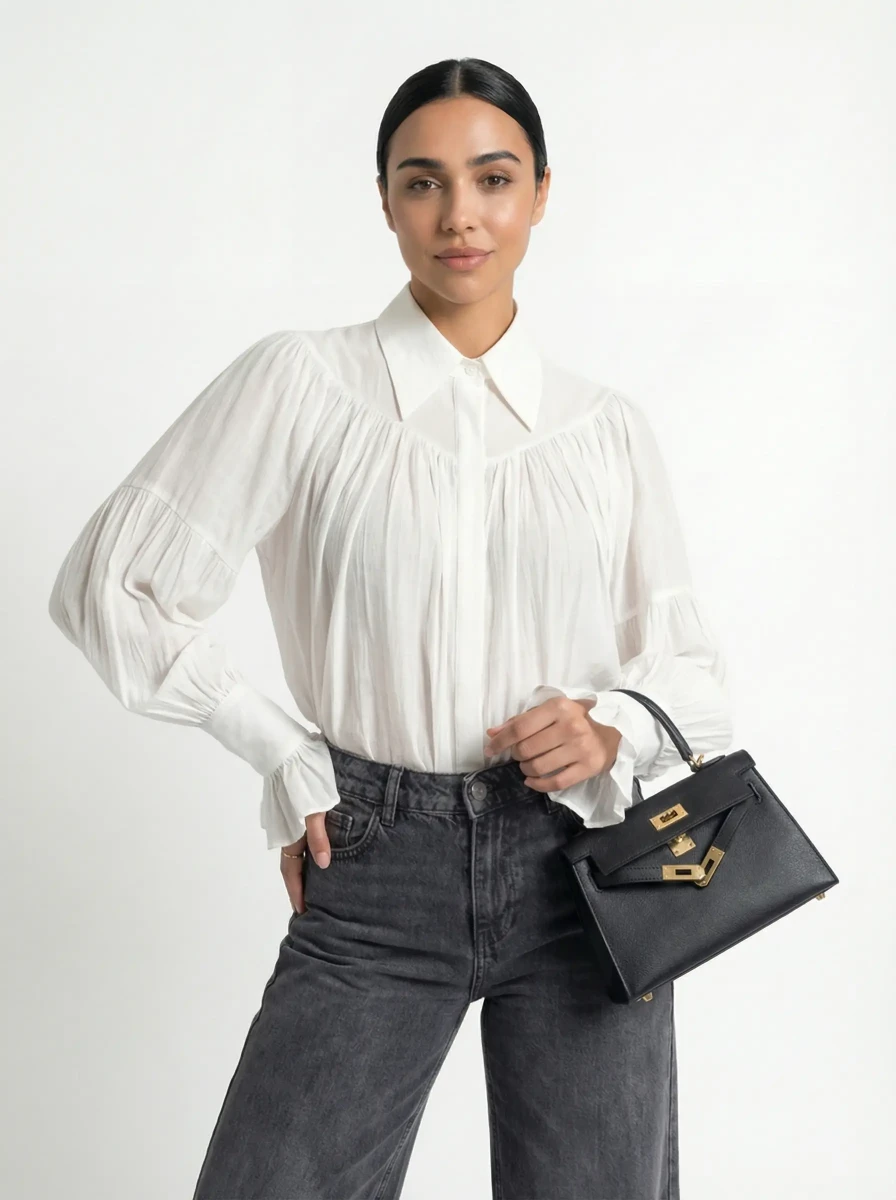 قميص أبيض كشكش كلاسيك