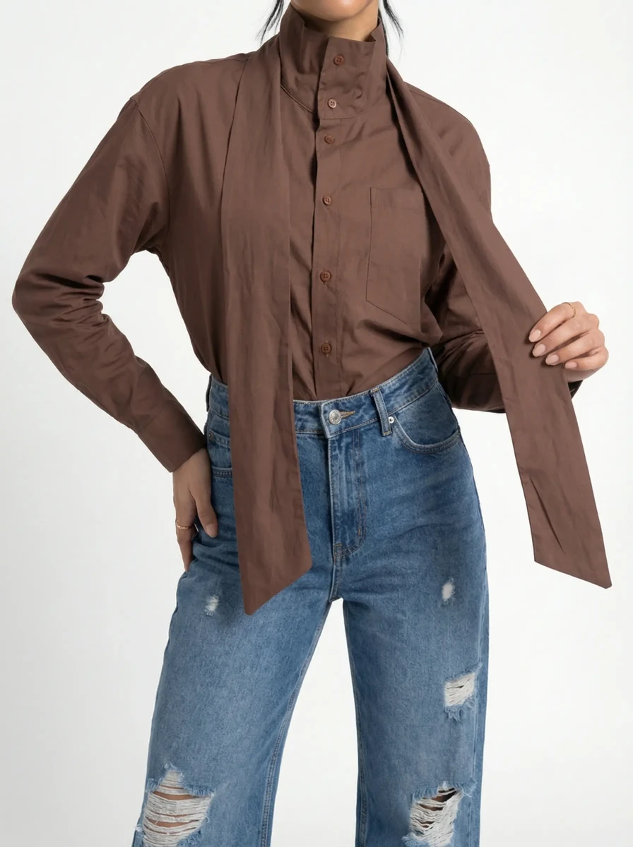 قميص بني ياقة عالية